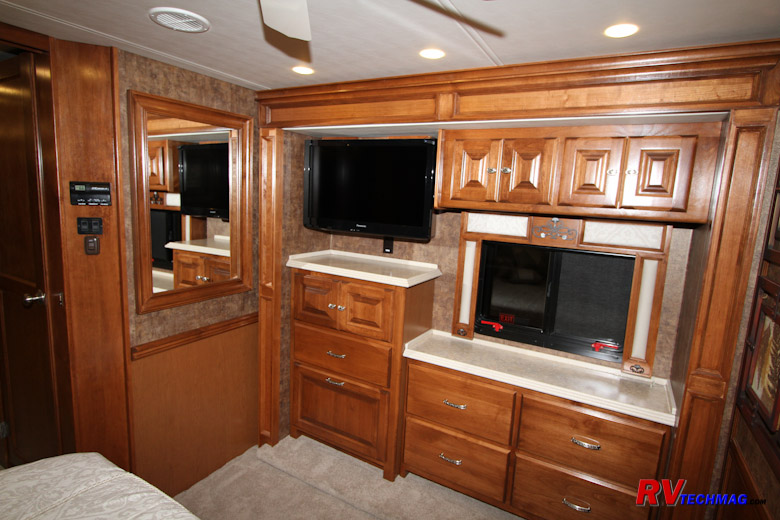 Click to view fullsize /articlepics/35_2012_Phaeton_40QBH_image-19.jpg
