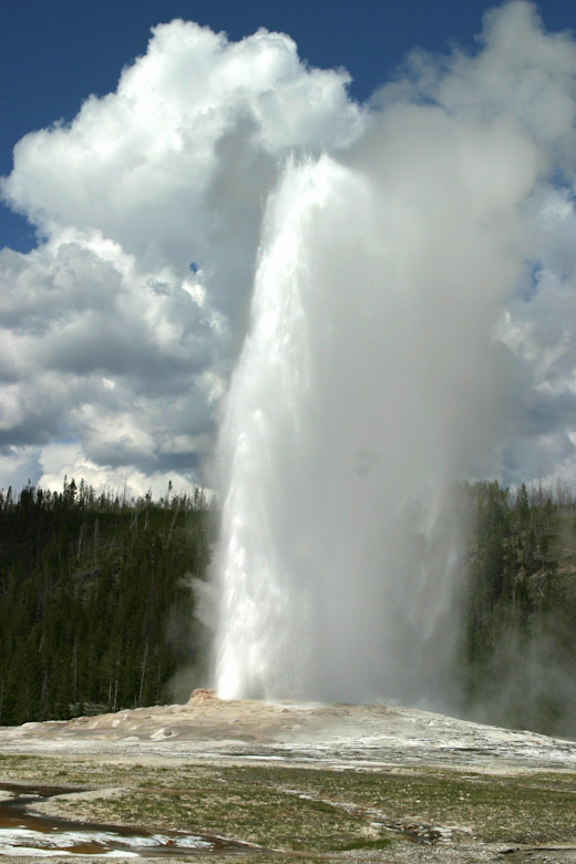 Click to view fullsize /articlepics/4_yellowstonebyrv_image-2.jpg