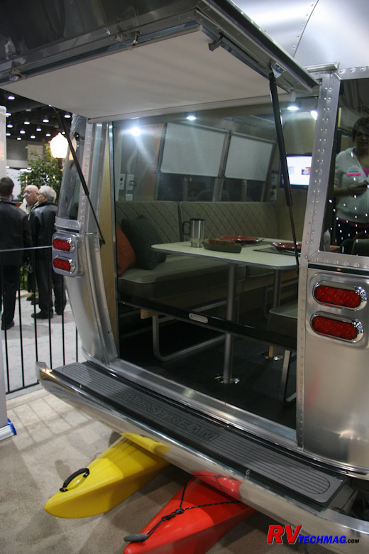 Click to view fullsize /articlepics/24_airstream_image-10.jpg